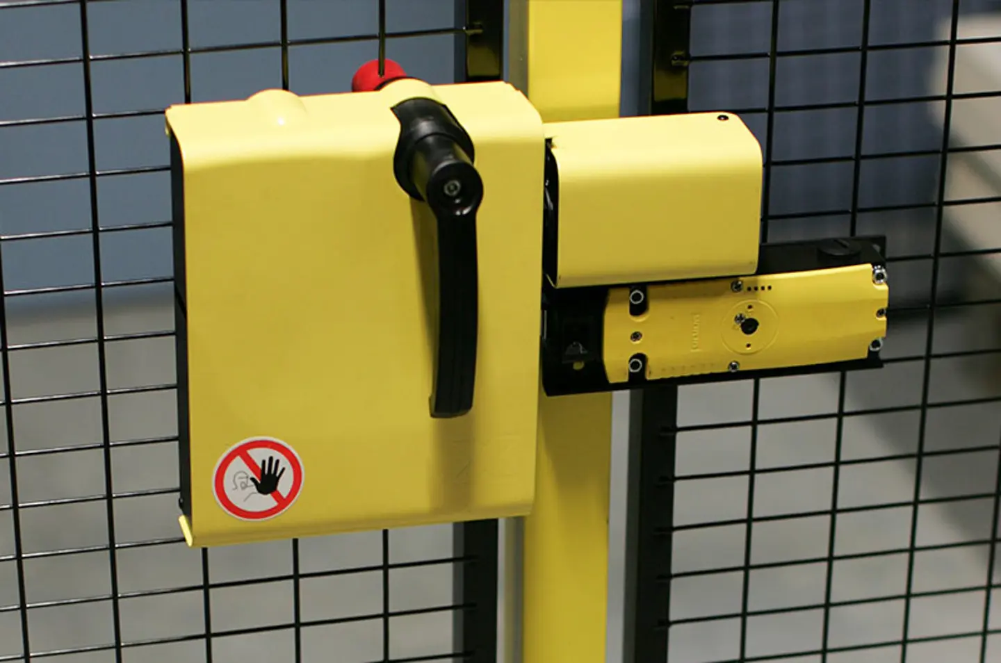 Axelent X-lock yellow mounted on mesh panel